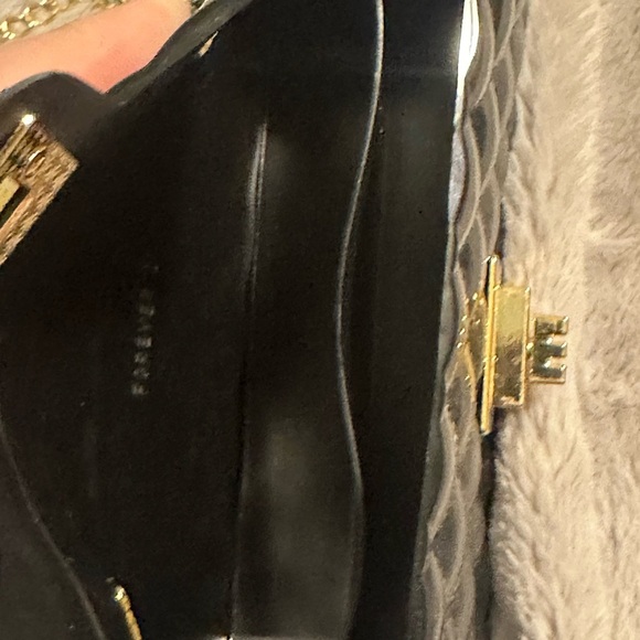 Forever 21 Small Black Vinyl Quilted Handbag Detachable Gold Lock and Chain - Picture 5 of 12